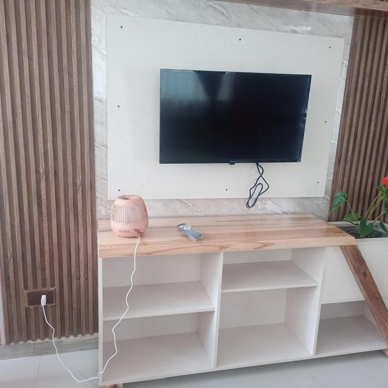 Departamento de 2 dormitorios en la Victoria, cerca de las Universidades con garaje gratis - Two-Bedroom Apartment - 14