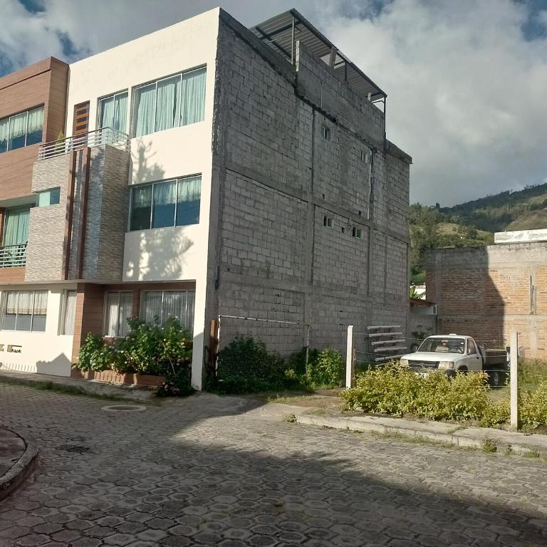 Departamento de 2 dormitorios en la Victoria, cerca de las Universidades con garaje gratis - Two-Bedroom Apartment - 31