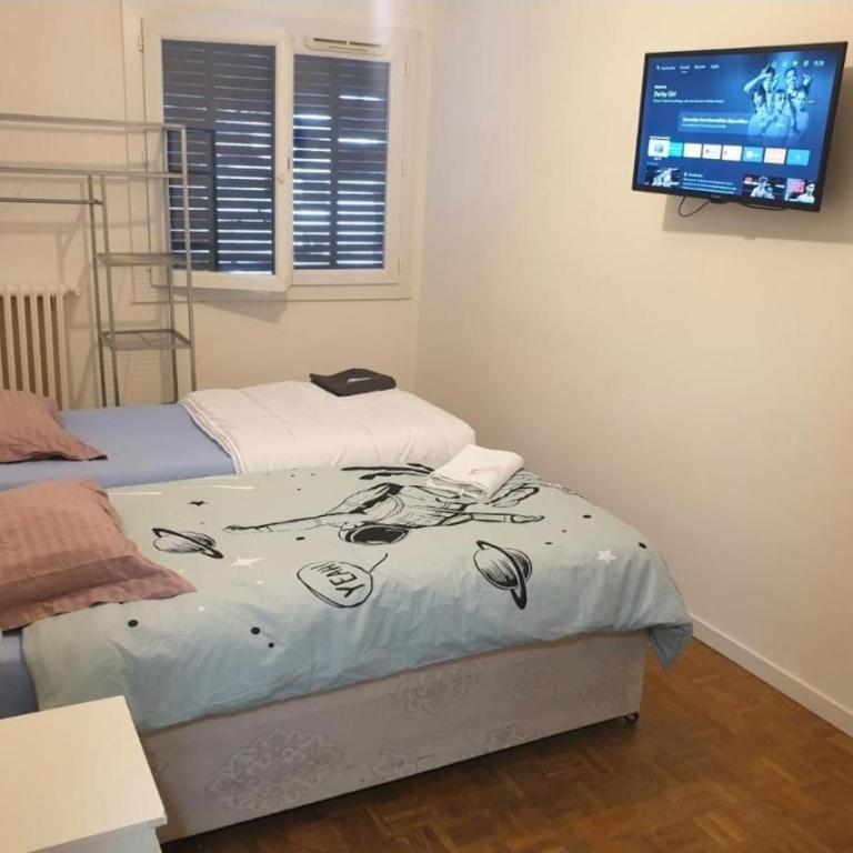 NEW CHEAP PRIVATE ROOM, KITCHEN , OVERWIEUW sea,TRAM on spot, 12 minutes from nice train station with tram , beach in 17 min tram , CHAMBRE PRIVÉE pas cher, cuisine équipée , tram sur place, APERÇU mer, 12 min de la gare de Nice avec le tram, 17 min plage - Habitación Doble - 5