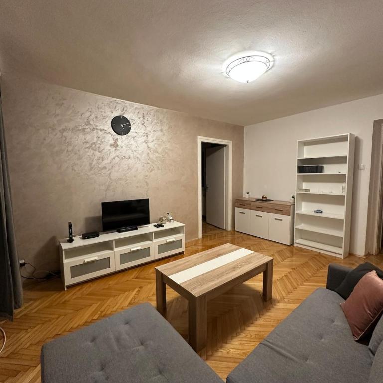 quiet place - One-Bedroom Apartment - 1