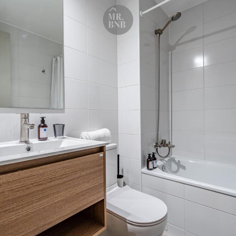 Marin Apartments by Mr BnB - Two-Bedroom Apartment with Terrace - 8