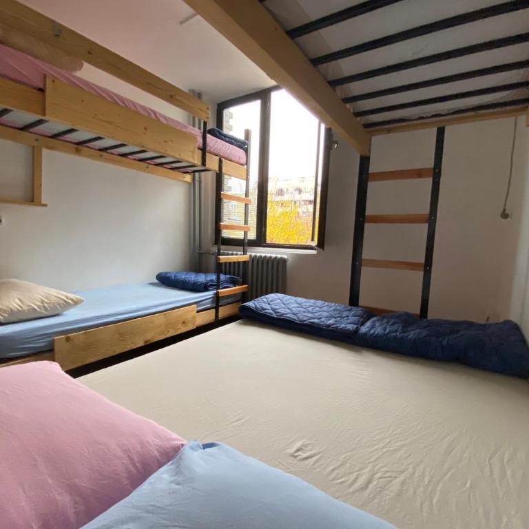 Chillton hostel - Quadruple Room with Private Bathroom - 24