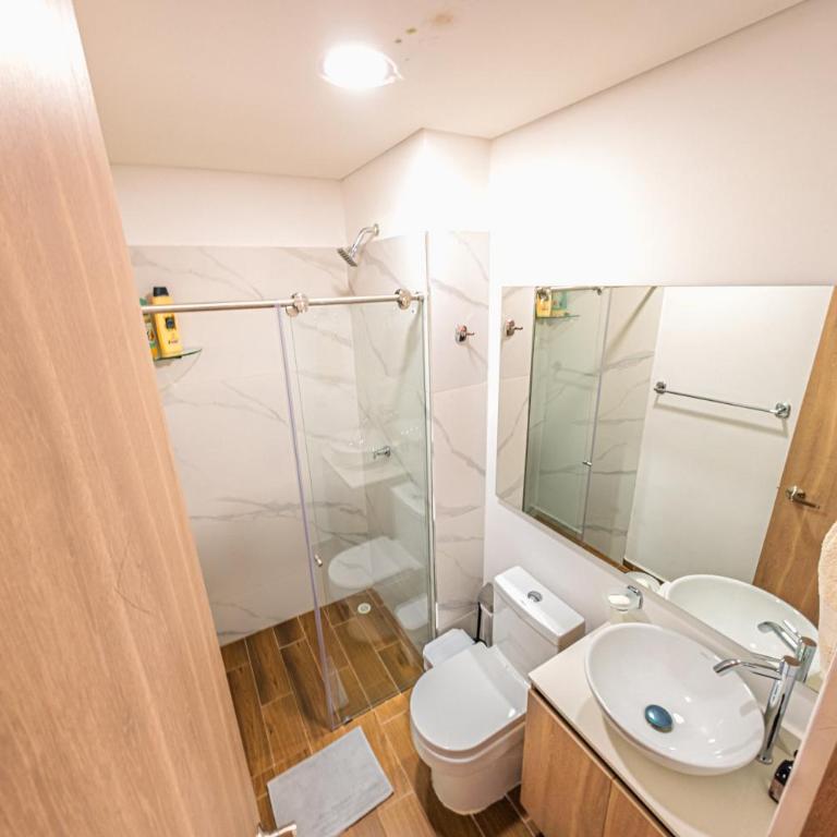 Loft moderno con Aire Acondicionado y Parqueadero - Apartamento de 2 dormitorios - 17