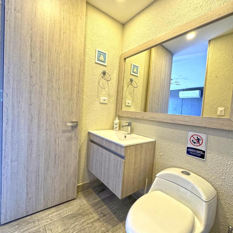 Dominique Luxury - 1 BR - Private Jacuzzi - 13th Floor - One-Bedroom Apartment - 21