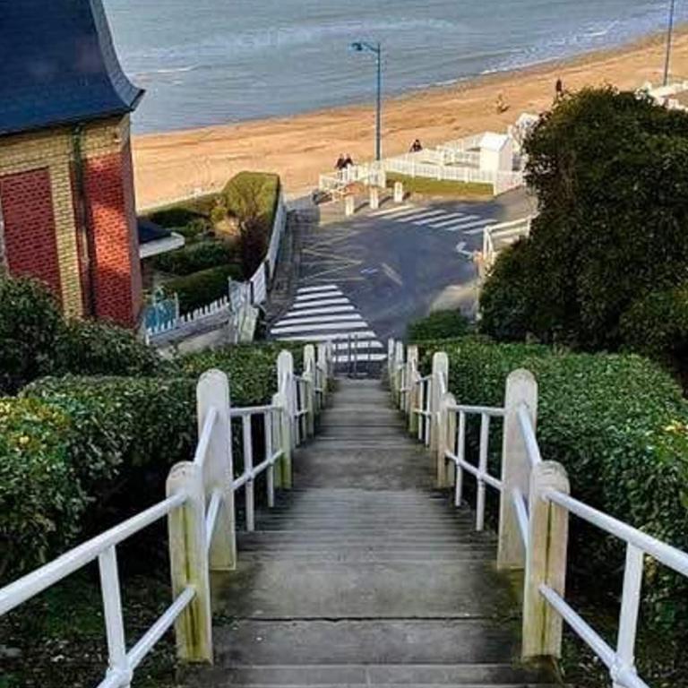 Studio romantique avec balcon et parking à 50 m de la plage - FR-1-712-12 - Appartement - 14
