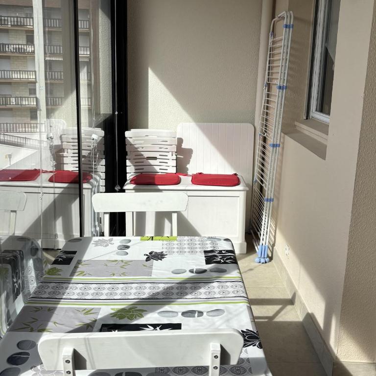 Appartement 2 Pièces avec Loggia Vue Mer et Parking, Près de la Plage - FR-1-712-38 - Apartment - 16