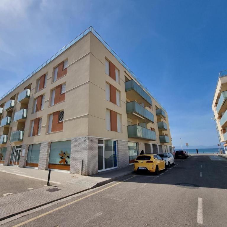 Apartamento en primera línea en L'Escala con aire acondicionado y parking - HISP-236-98 - Apartment - 1