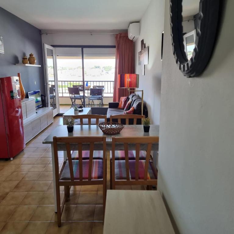 Apartamento con terraza privada en L'Escala, cerca de la playa - HISP-236-162 - Apartment - 4