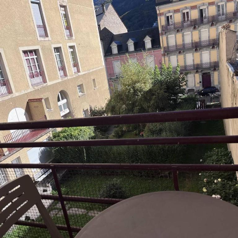 Studio lumineux avec balcon au cœur de Cauterets - FR-1-812-148 - Appartement - 10