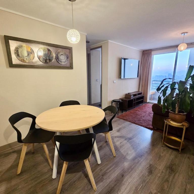 Amplio departamento cercano a metro y ruta 5 - Two-Bedroom Apartment - 1