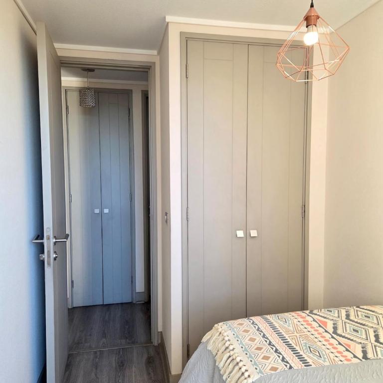 Amplio departamento cercano a metro y ruta 5 - Two-Bedroom Apartment - 17