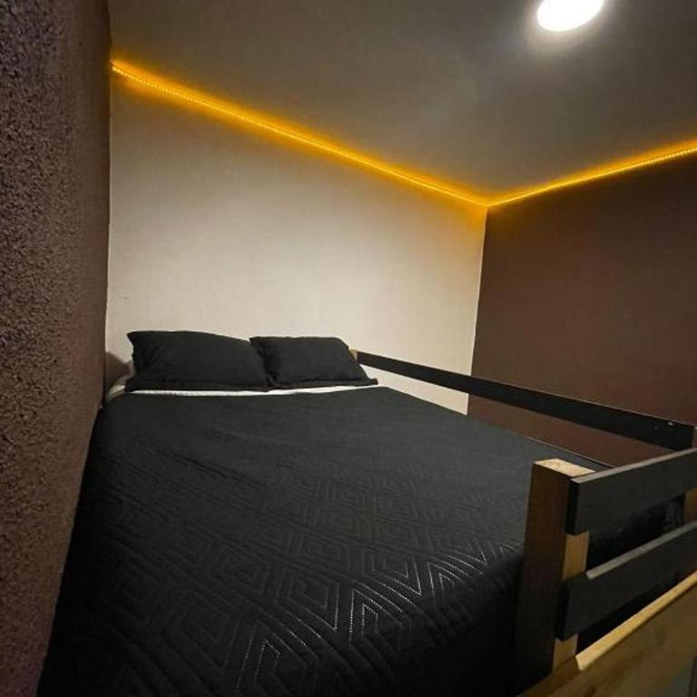 Roomies Hostel - Roma - Triple Room with Shared Bathroom - 2
