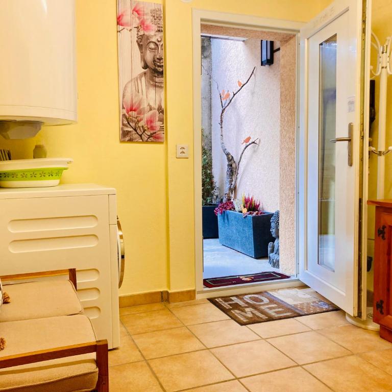 Apartment Morgengruss - 3 Min Walk to Train Station, Central & Quiet - Apartment - Erdgeschoss - 30