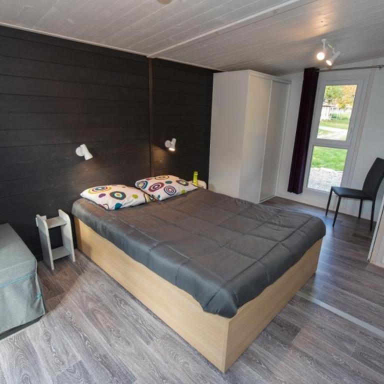 Camping les Auches - Two-Bedroom Chalet - 2