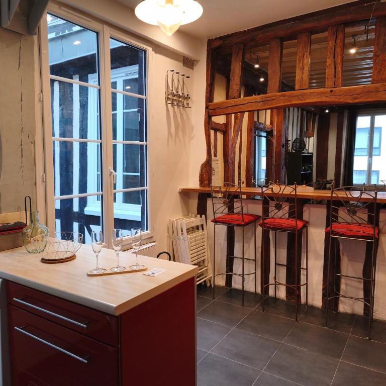 Le Vieux Palais Hypercentre Rouen, Place Vieux Marché - Linge & Ménage Inclus - One-Bedroom Apartment - 10