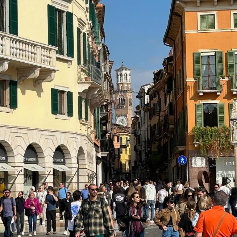 Dimora San Bonifacio - Verona Wine - Three-Bedroom Apartment with Balcony - 13