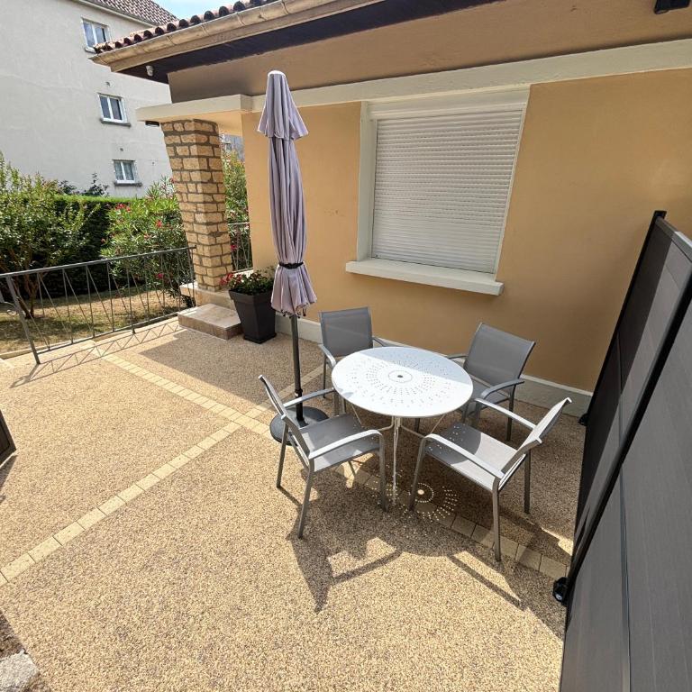 T3 rénové, jardin parking & garage privé, proche centre - Casa de 2 dormitorios - 24