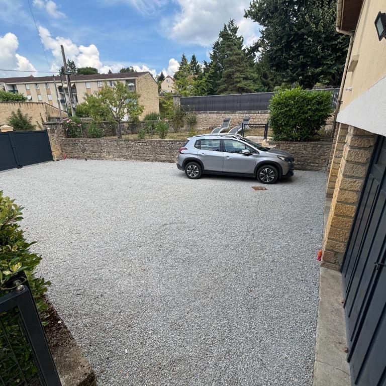T3 rénové, jardin parking & garage privé, proche centre - Casa de 2 dormitorios - 28