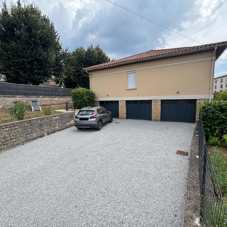 T3 rénové, jardin parking & garage privé, proche centre - Casa de 2 dormitorios - 29