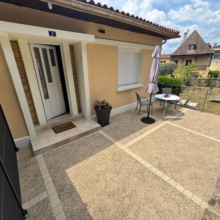 T2 rénové, jardin parking & garage privé, proche centre - One-Bedroom House - 29