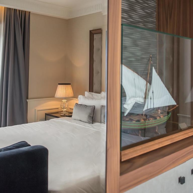 Boutique Hotel La Roche - Deluxe Double Room with Sea View - 2