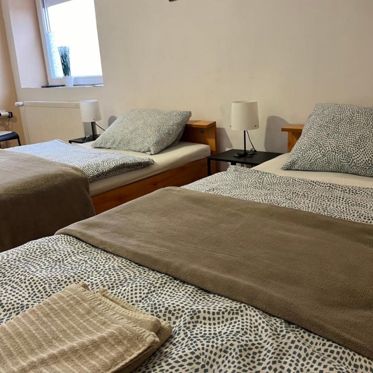 Rooms with private Bathroom & Free Parking ''Sobe Zoka,, - Dvokrevetna Soba sa Zasebnim Krevetima - 11