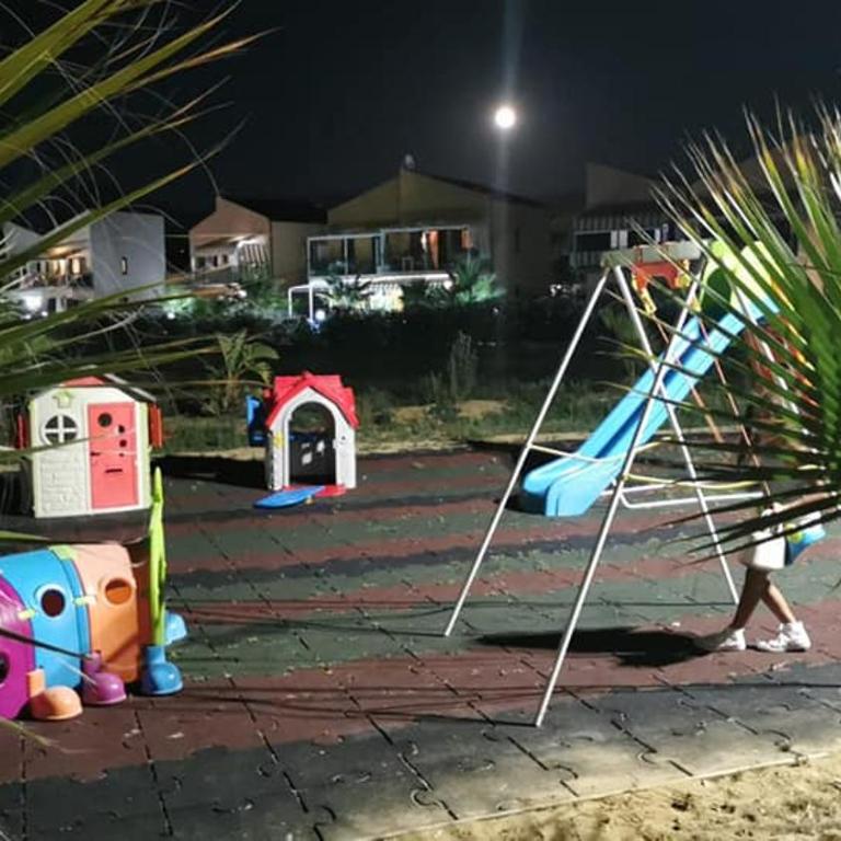 Pine Beach House - Villaggio Turistico con Piscina e Animazione - Maison de Vacances - 41