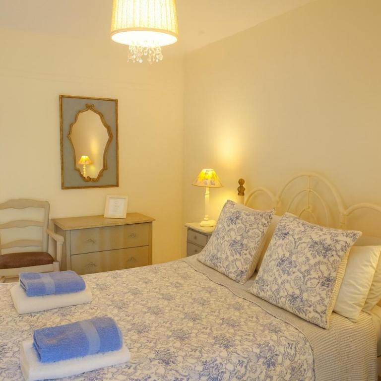 La Colline - Chambre d'hôtes - B&B - Chambre Double avec Salle de Bains Privative - 1