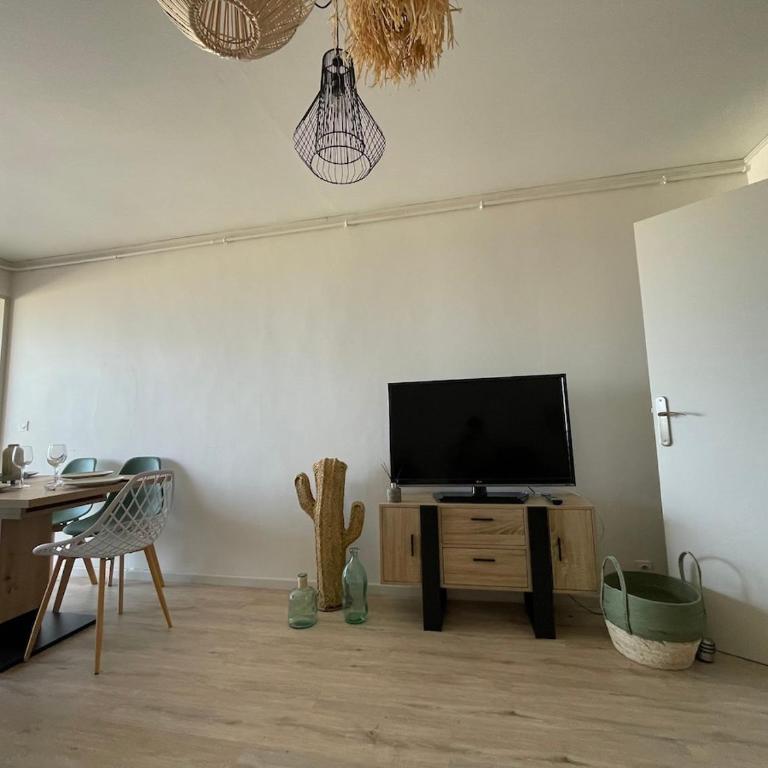 T3 Face à la mer - Two-Bedroom Apartment - 12