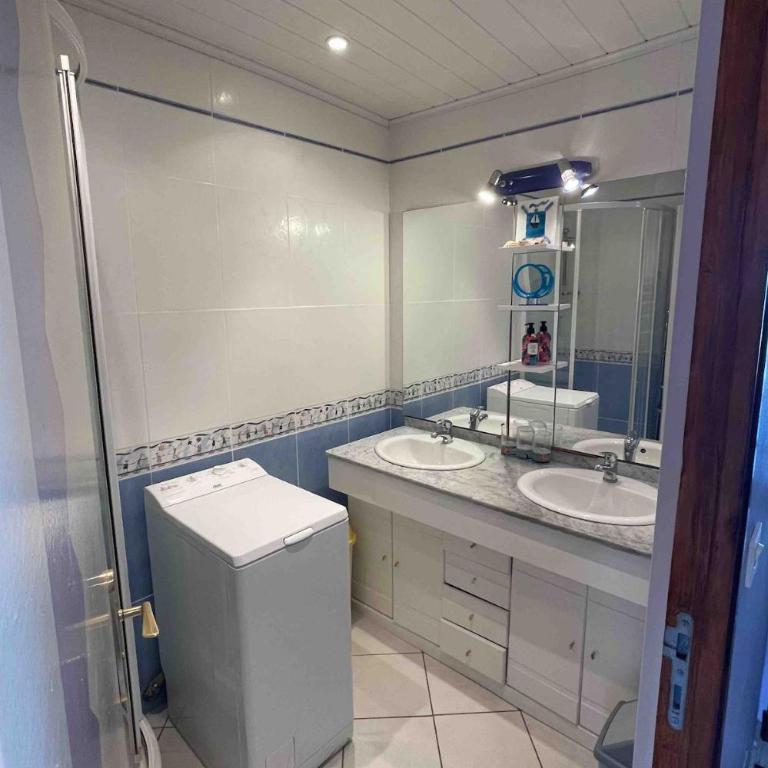 T3 Face à la mer - Two-Bedroom Apartment - 18