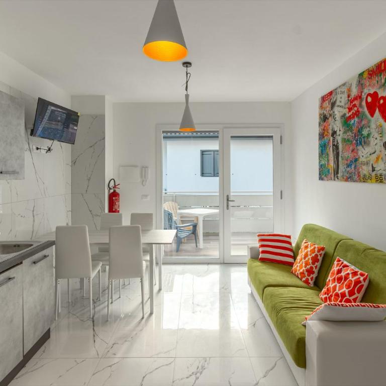 Modern flat with shared pool - Apartment - 3