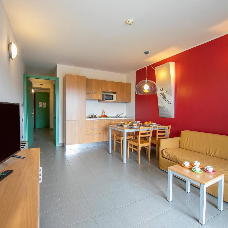 Villaggio Olimpico - One Bedroom Apartment with Balcony 2 - 8