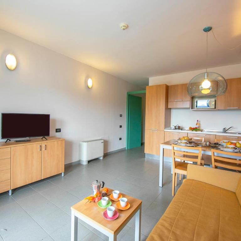 Villaggio Olimpico - One Bedroom Apartment with Balcony 2 - 1