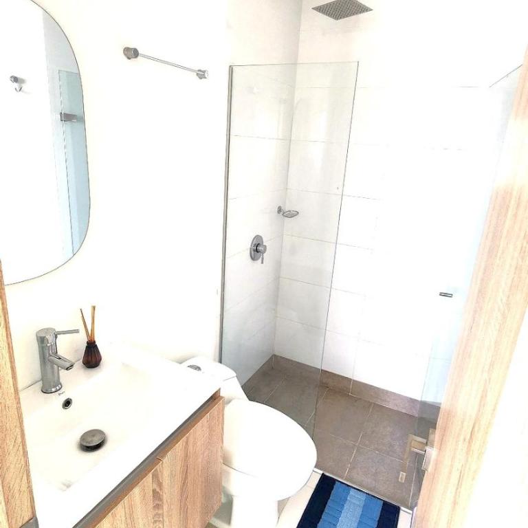 Apartamento moderno 2BD 2BA con terraza, Cerca del Mar y Centro 6 - Apartamento de 2 dormitorios - 11