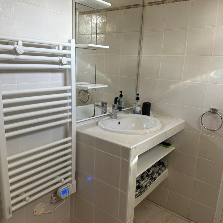 Villa Theolina Maisonnette lumineuse avec jardin, parking privé au calme à Aix - Casa con 2 Camere da Letto - 17