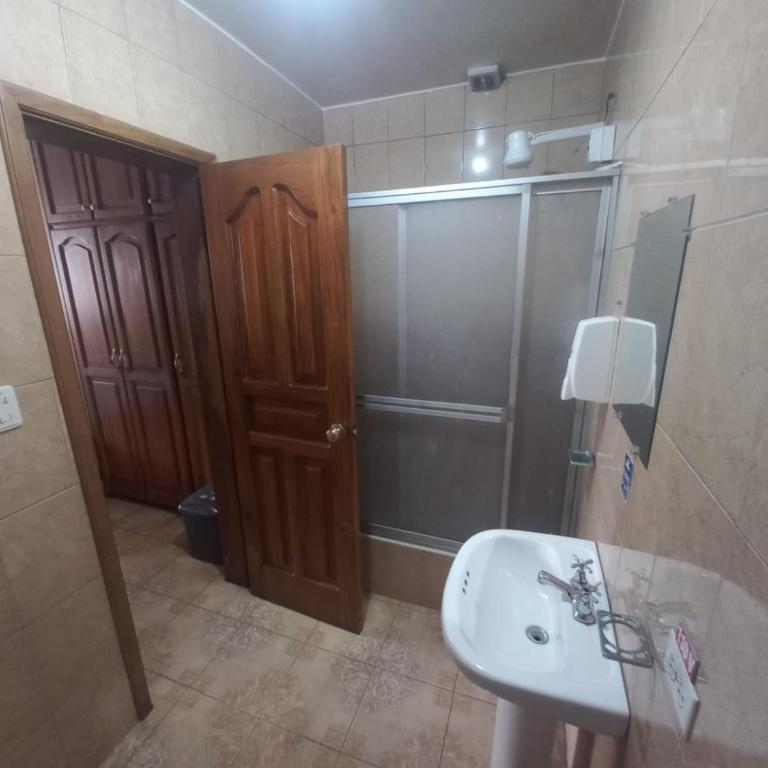 Hostal David Alejandro - Single Room with Private Bathroom - 2