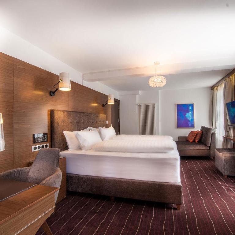 arthausHOTEL - Premium Doppelzimmer mit Balkon - 4