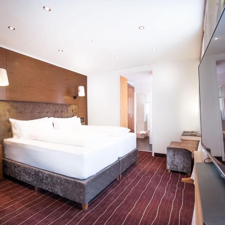 arthausHOTEL - Premium Doppelzimmer mit Balkon - 12