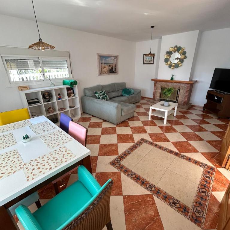MALAGA,VILLA FAMARA,10 personas,CERCA DE LA PLAYA CON PISCINA,7 CAMAS,CAFE DE CORTESIA GRATIS - Villa - 97