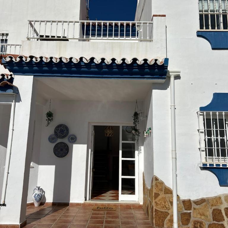 MALAGA,VILLA FAMARA,10 personas,CERCA DE LA PLAYA CON PISCINA,7 CAMAS,CAFE DE CORTESIA GRATIS - Villa - 24