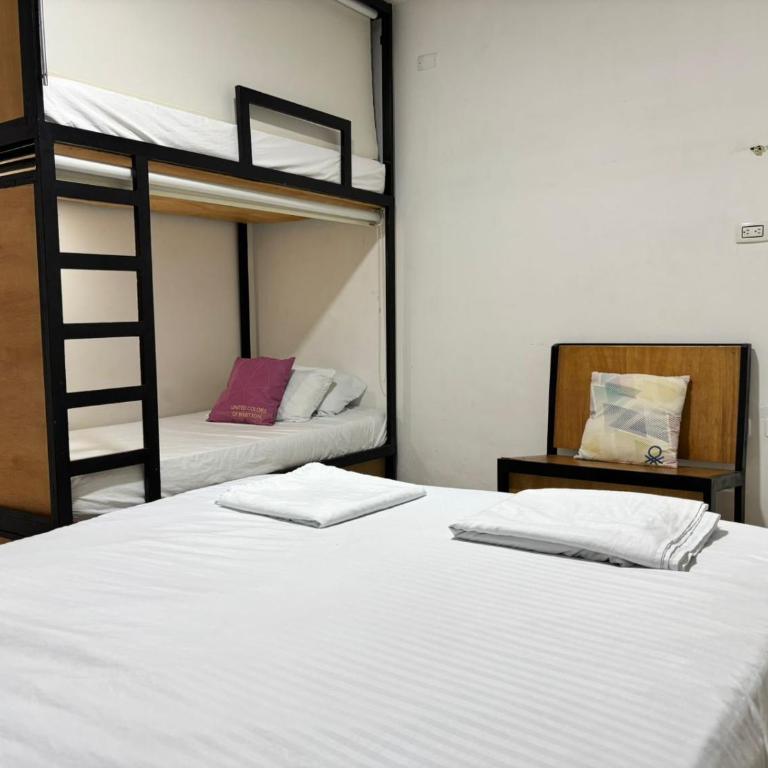 Nueve Uno Hostel - Habitación Familiar con baño privado - 6