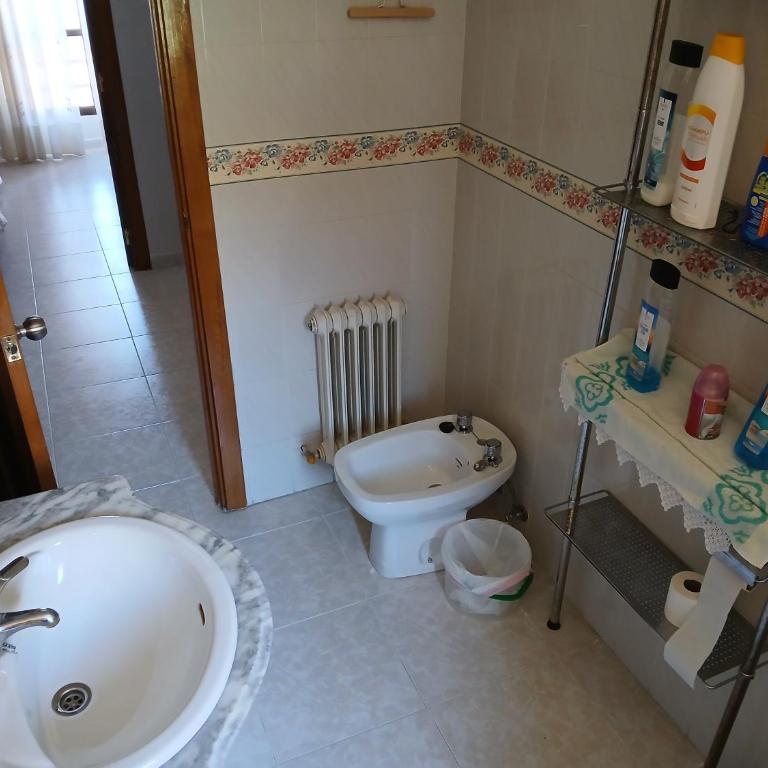 Habitacion Privada 2 Personas Toledo - Double Room with Shared Bathroom - 8