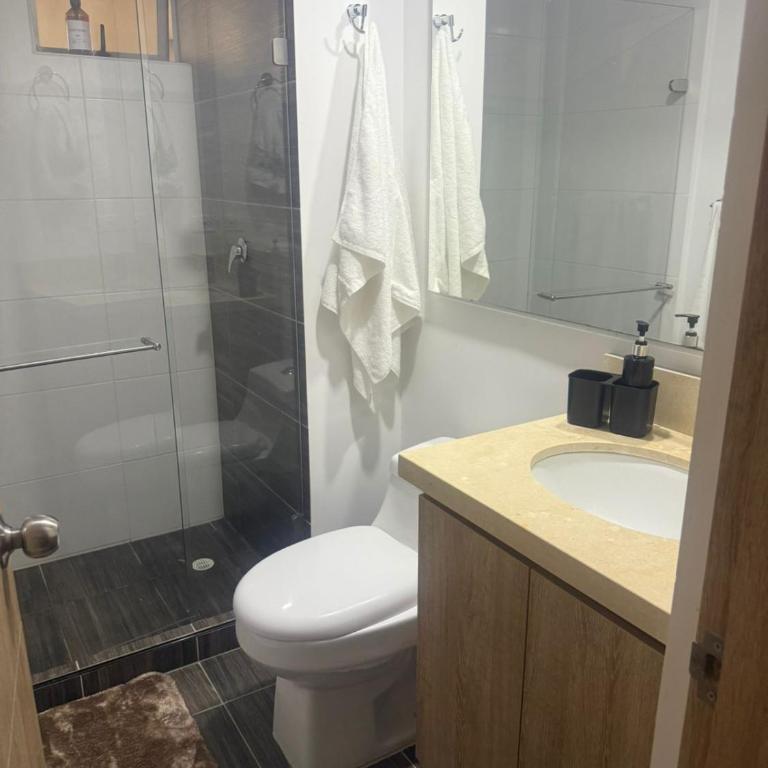 Ubicación privilegiada, lujo y confort en Armenia - Apartamento de 3 dormitorios - 50