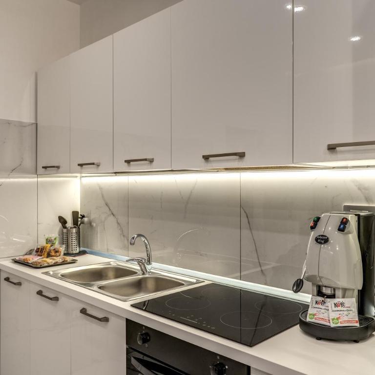 Sanità Naples Central Grand Apartment for 10 Guest - Three-Bedroom Apartment - 16