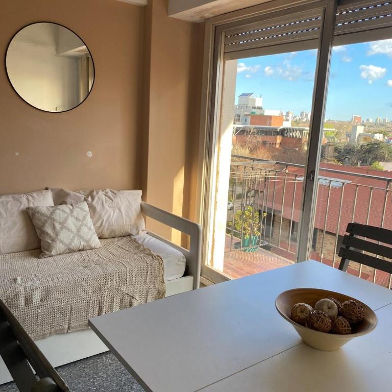 Dto Zona Guemes y Playas un ambiente luminoso con balcon - One-Bedroom Apartment - 4