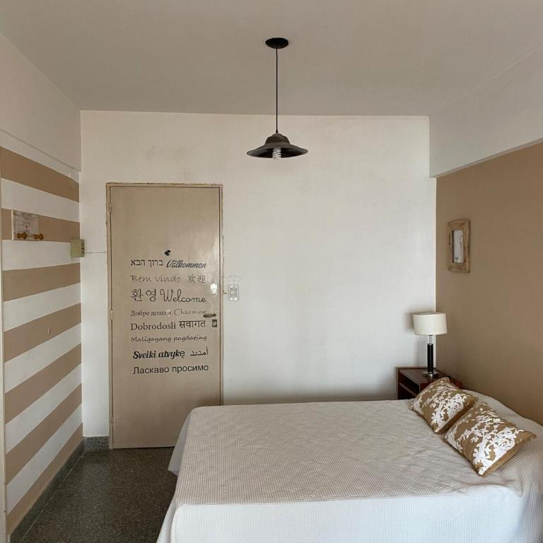 Dto Zona Guemes y Playas un ambiente luminoso con balcon - One-Bedroom Apartment - 5
