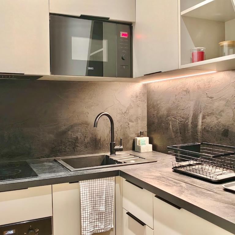 Cozy Latin Quarter Stay near the Seine & Metro & For 4 N6-10 - Appartement 1 Chambre - 6
