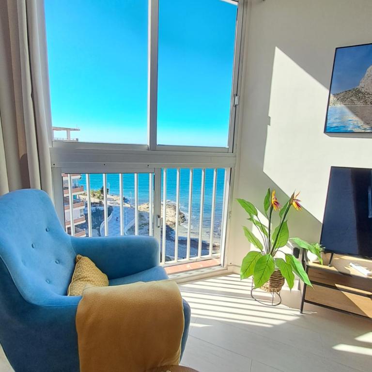Blue armchair with sea view Apartment in Calpe - One-Bedroom Apartment - 1