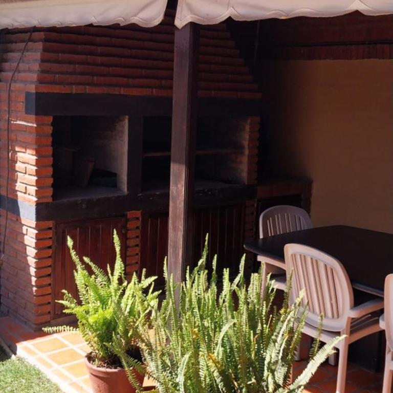 La Emilia Casa de Vacaciones con Pileta y Quincho - Casa Vacacional de 3 dormitorios - 6