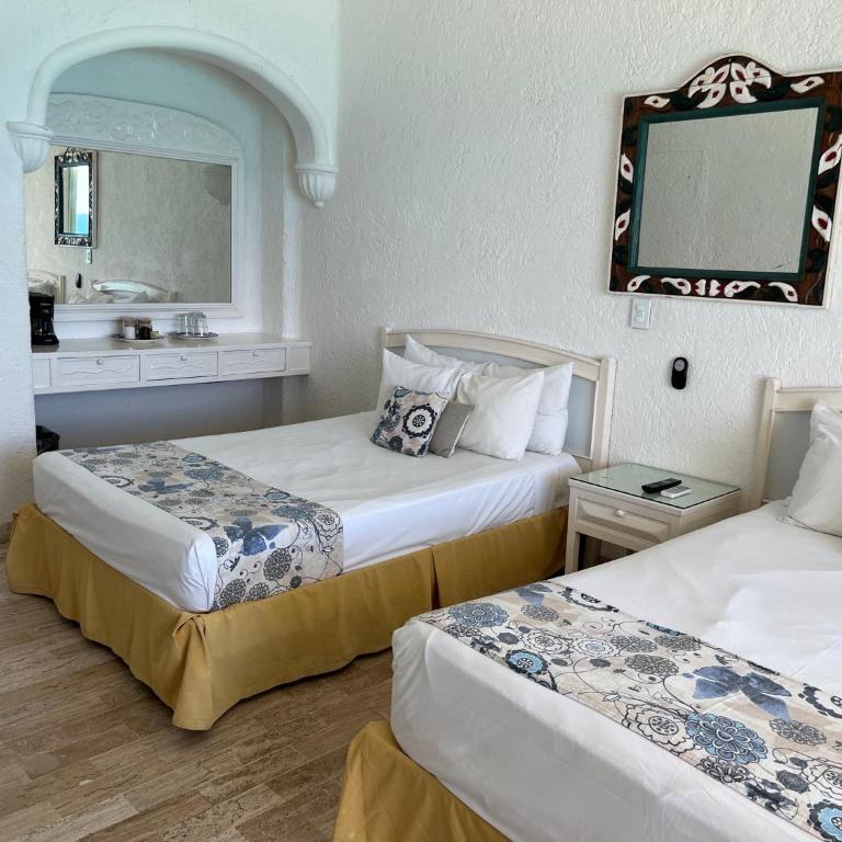 Seashore Apartment Cancun - Deluxe Double Room with Balcony and Sea View - 12